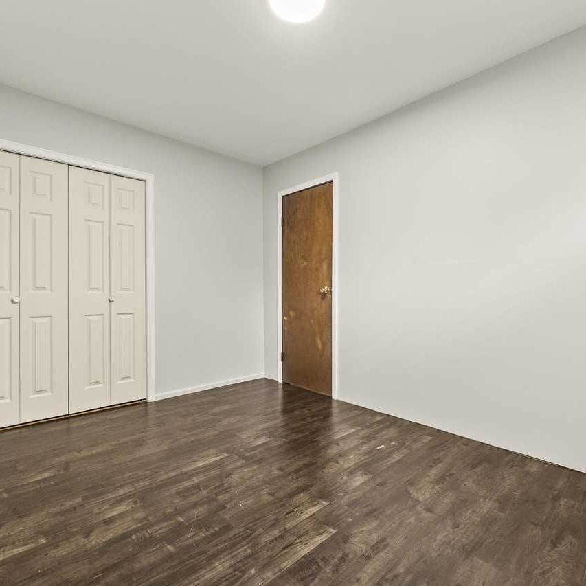 8495 164 Street apartment — Surrey, BC (3-Bedroom) - 3 Bedroom - Photo 1