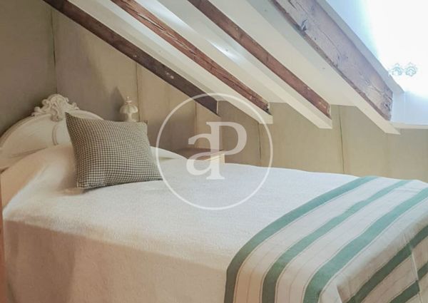 Penthouse for rent in Ayala