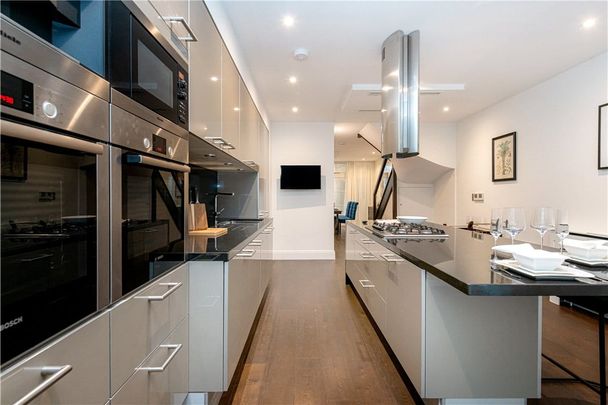 Spacious four bedroom townhouse of approximately 2,521 square feet. - Photo 1
