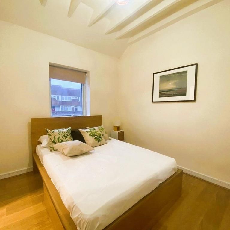 4 bedroom terraced house to rent - Photo 1