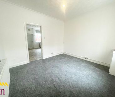 2 bedroom end of terrace house to rent - Photo 4