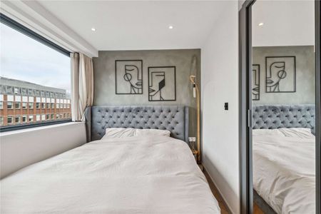 A modern one bedroom apartment in a new build development with a gym and communal roof terrace. - Photo 4