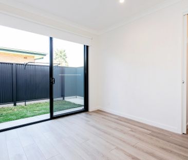 Modern Architecturally Designed - Close to Linear Park - Photo 2