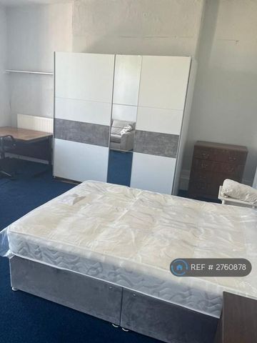 5 bedroom flat to rent - Photo 2