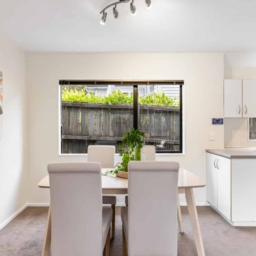 Westlake Zone Three Bedroom Family Home - Photo 1