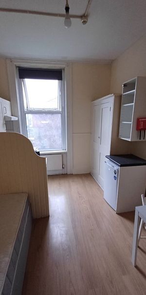 Bedsit, Stuart Crescent, N22 - Photo 1