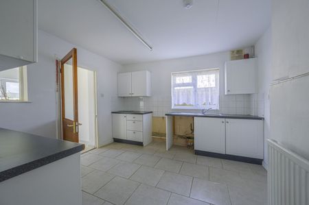3 Bedroom - Photo 5