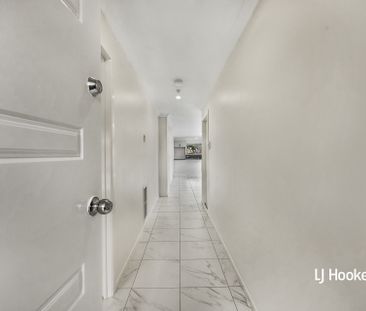 11 Grovedale Way, Manor Lakes VIC, Belconnen - Photo 5