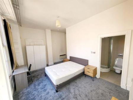 2 bedroom flat to rent - Photo 4