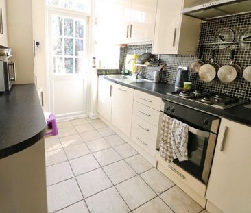 4 bedroom terraced house to rent - Photo 3