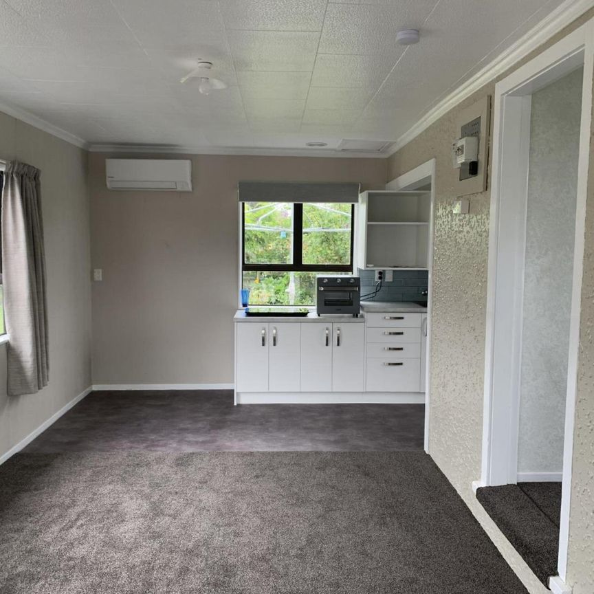 One bedroom self-contained flat in quiet setting - Photo 1