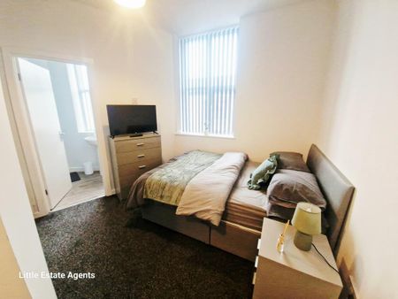 1 bedroom in a house share to rent - Photo 2