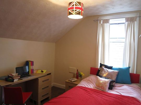 8 bedroom house to rent - Photo 1