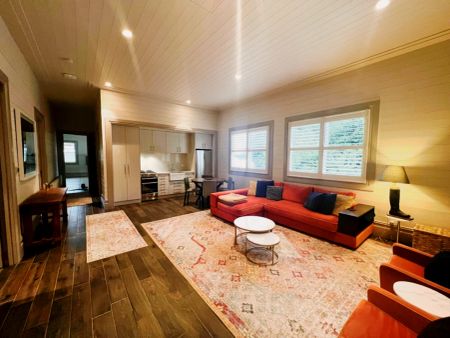 2 Bed, 1 Bath - Photo 4