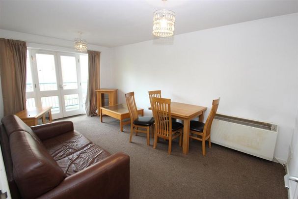 3 bedroom flat to rent - Photo 1