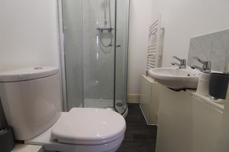 1 bedroom in a house share to rent - Photo 4