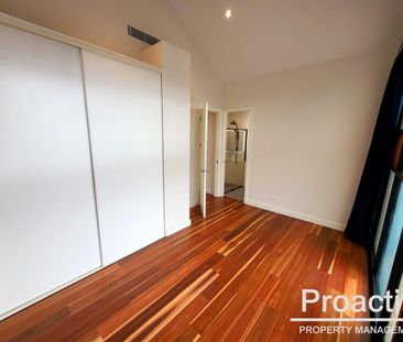 Newly built - No17 | Designer living in the heart of Williamstown - Photo 2