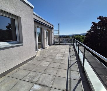 Sunny attic apartment with far view 2.5 rooms in Moosseedorf - Photo 2