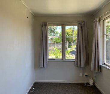 90 Matipo Road, Te Atatu Peninsula, Auckland - Photo 2