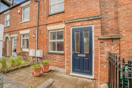 2 bedroom terraced house to rent - Photo 2