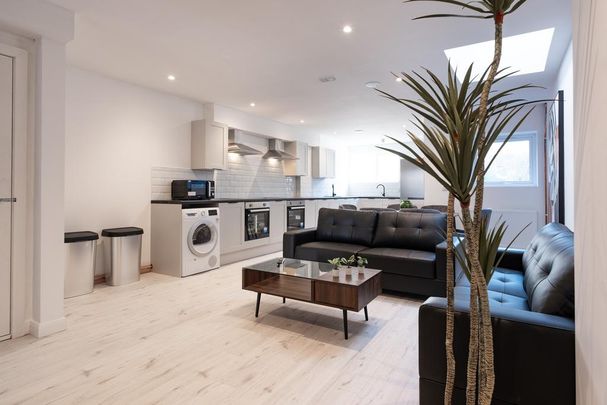 6 bedroom house of multiple occupation to rent - Photo 1