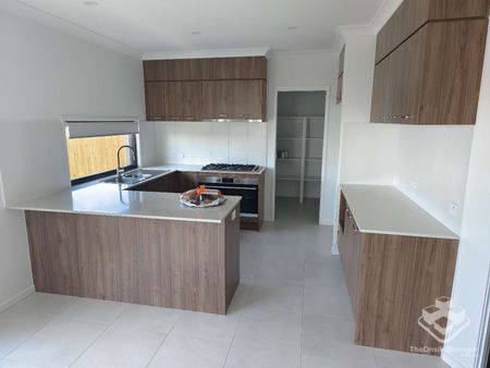 Spacious 4-Bedroom Family Haven in Richland! - Photo 3