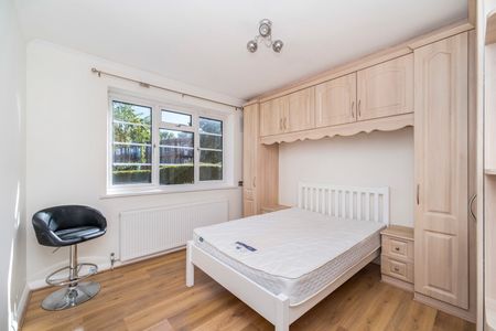2 bedroom FlatApartment to rent in Pitshanger Lane, London - Photo 4