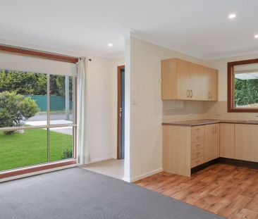 Neat 2 bedroom semi - Photo 2