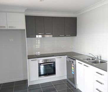 Modern 2 Bedroom Duplex in Hillvue - Photo 5