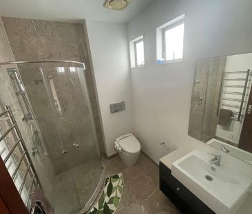 Hillcrest, 4 Bedroom Home - Photo 6