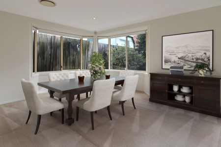 Stunning 4 Bedroom House Offering Convenience And Lifestyle - Photo 2