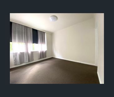 21 23 King Edward Avenue, Albion, Vic 3020 - Photo 2