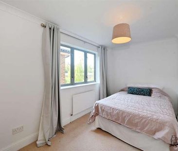 Compass Poiint, Grenade Street, London, E14 - Photo 3