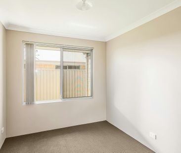 BEST KEPT SECRET IN SECRET HARBOUR ! - Photo 5