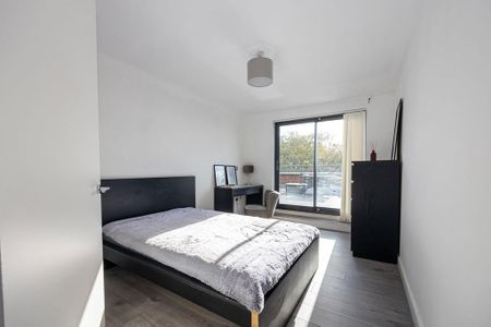 2 bedroom penthouse to rent - Photo 2