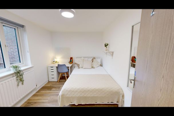 Room in a Shared Flat, Russell St, NG7 - Photo 1