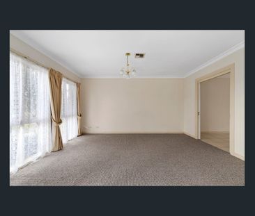 Immaculate Townhouse in Prime Location! - Photo 1