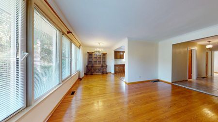 For Lease - 124 Wyndale Drive, Toronto, Ontario - Photo 3