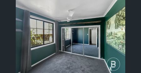 UNIQUE FOUR BEDROOM HOME WITH A VIEW OVER MOUNT PLEASANT - Photo 4