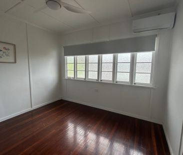 HIDDEN GEM IN SOUTH GLADSTONE WITH OCEAN VIEW - Photo 5