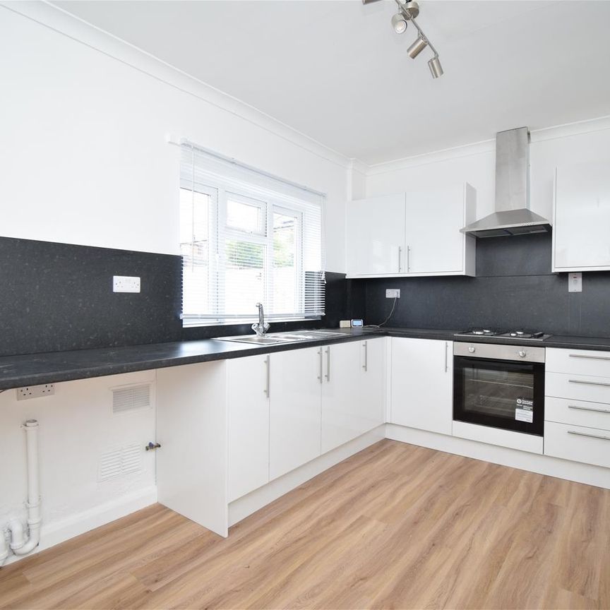 Harewood View, Pontefract - Photo 1