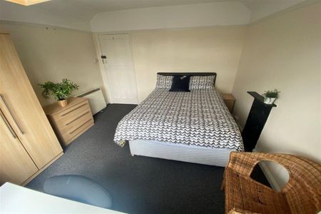 Charles Ave, Lenton Abbey, NG9 2SH - Photo 4