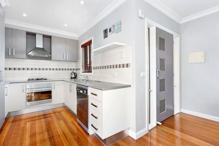 2/21 Clydesdale Road, Airport West VIC 3042 - Photo 4