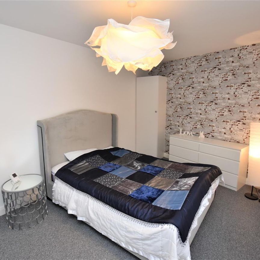 Apt 3 42, Upper Newtownards Road - Photo 1