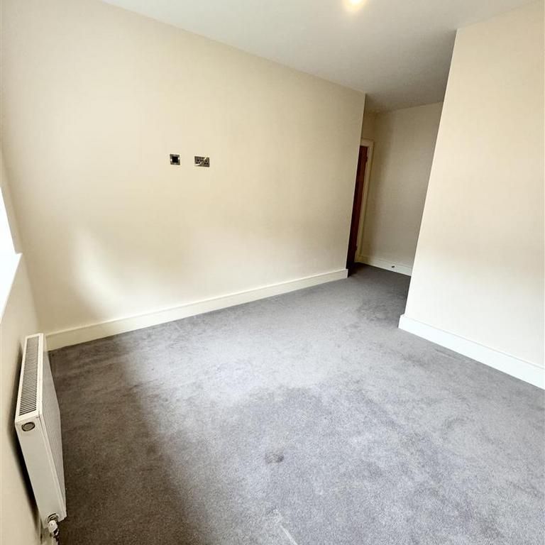 4 bedroom semi-detached house to rent - Photo 1