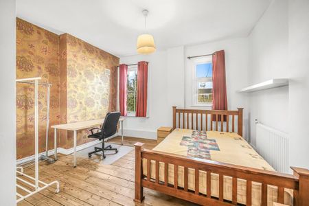 3 bedroom flat to rent - Photo 2