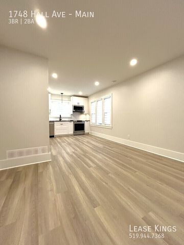 Fully Renovated 3 Bedroom, 2 Bathroom Main Floor Unit in South Walkerville - Photo 3