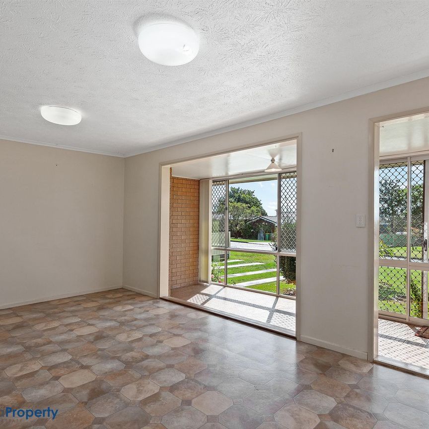 Convenient Family Living! - Photo 1