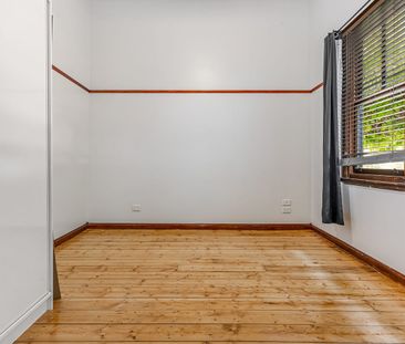 Central 3 Bedroom Home - Close to Everything! - Photo 4