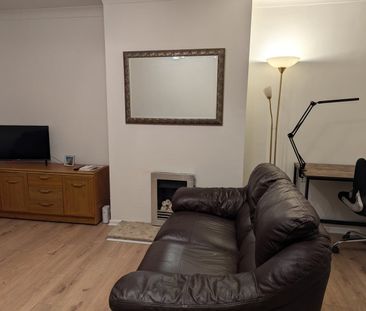 2 Bed Flat, Ivy Court, LS7 - Photo 2